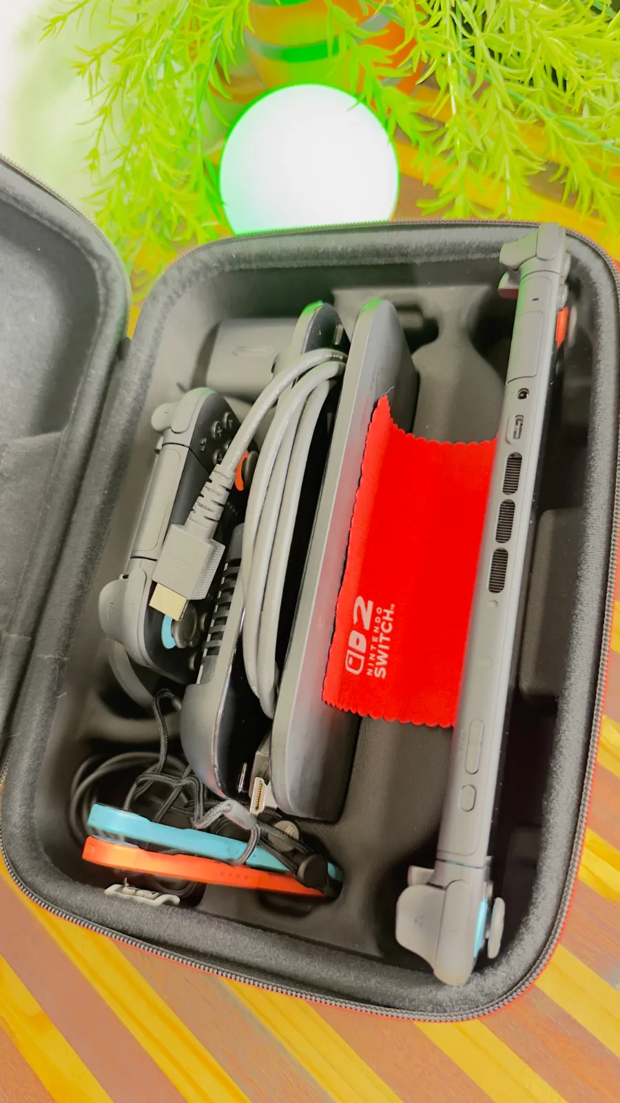 Nintendo Switch 2 com case preto Nintendo, carregador e completo Nintendo Switch 2 (BEE001)