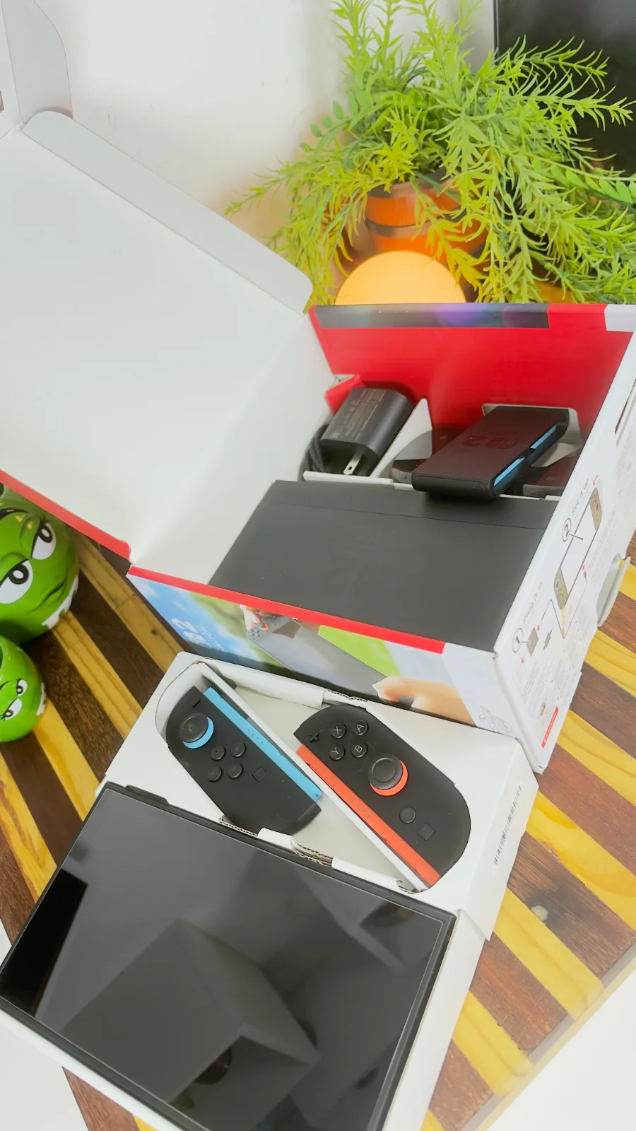 Nintendo Switch 2 com película verde e caixa Nintendo Switch 2 (BEE001)